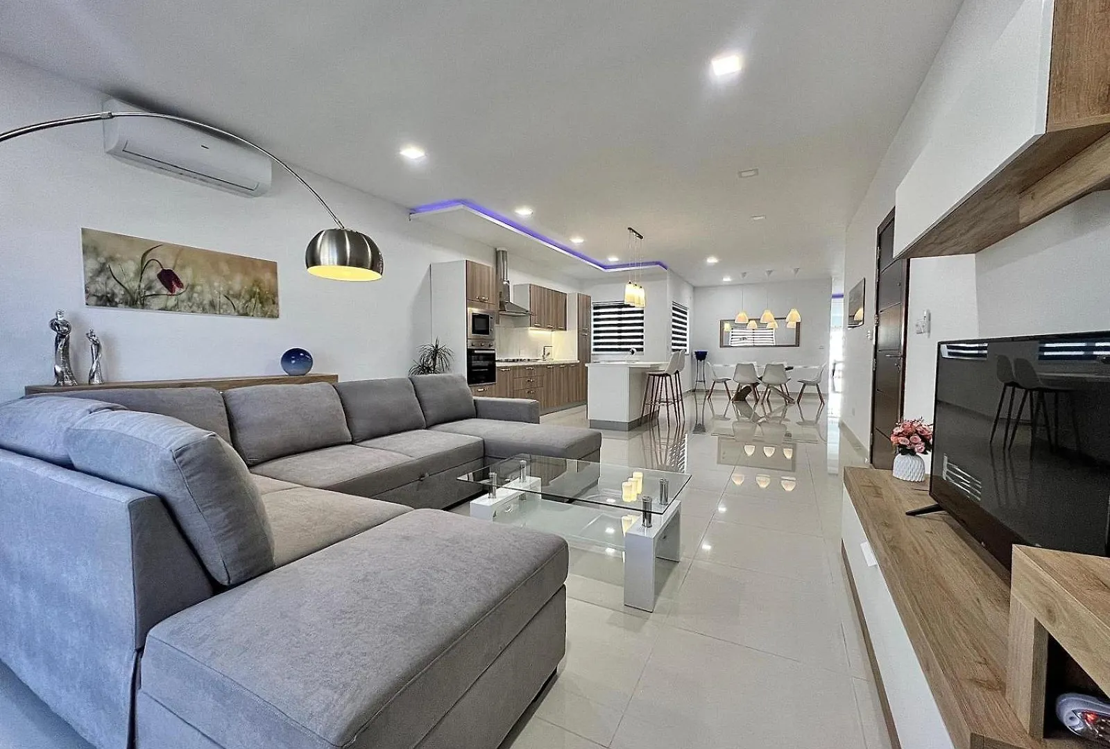 Carousel Apartments contacts